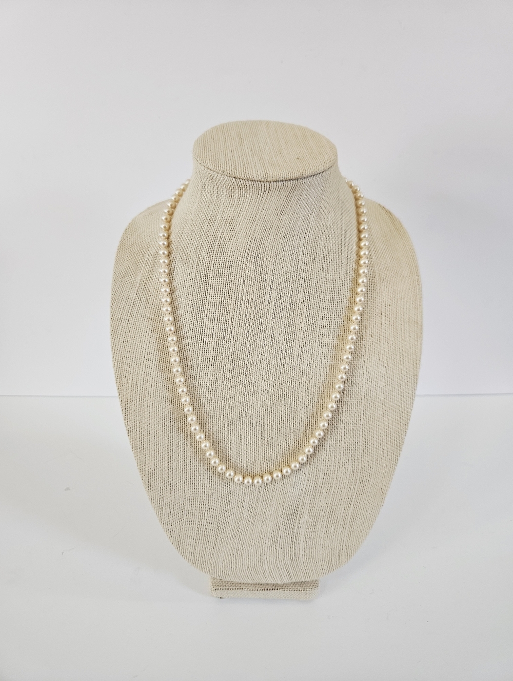 Vintage Lustrous Single Strand Sterling Silver Clasp Knotted Pearl Necklace